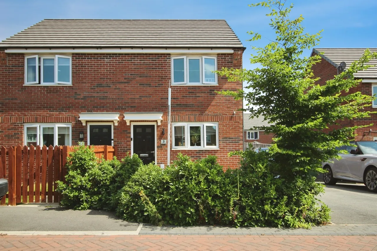 2 bed house for sale — Parklands Court, Seacroft, LEEDS