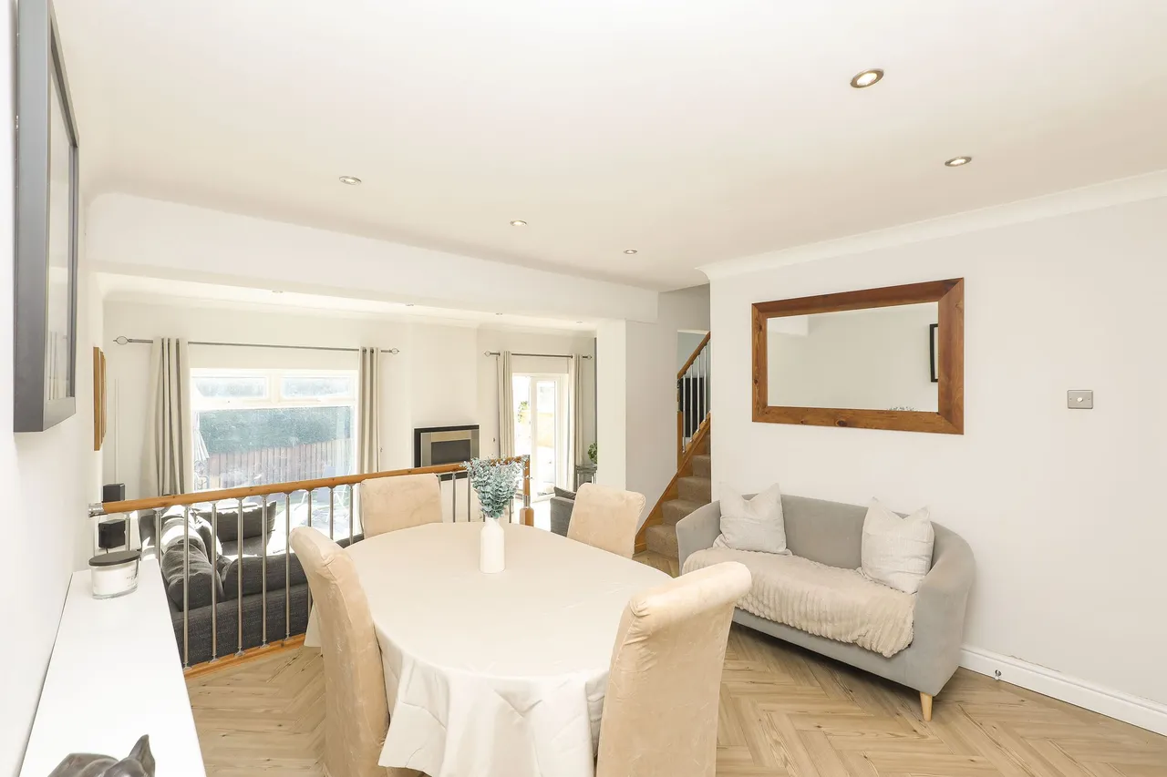 Wyvern Gardens, Sheffield, S17, photo 3