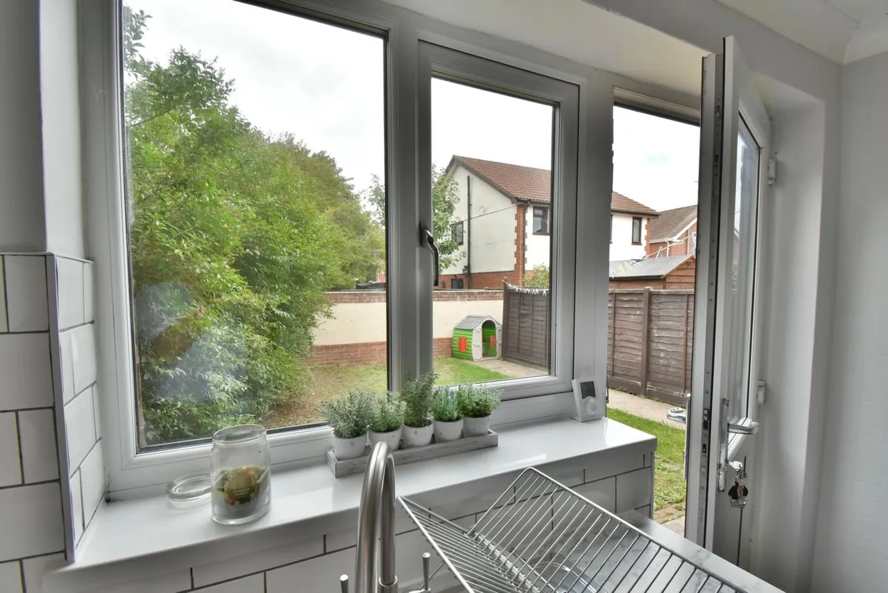Ryan Gardens, BH11, photo 6