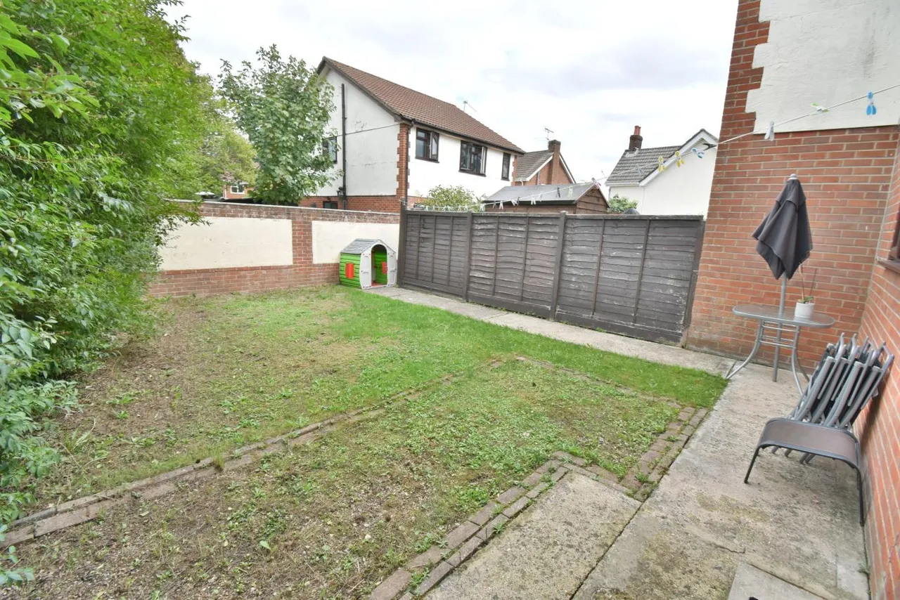Ryan Gardens, BH11, photo 15