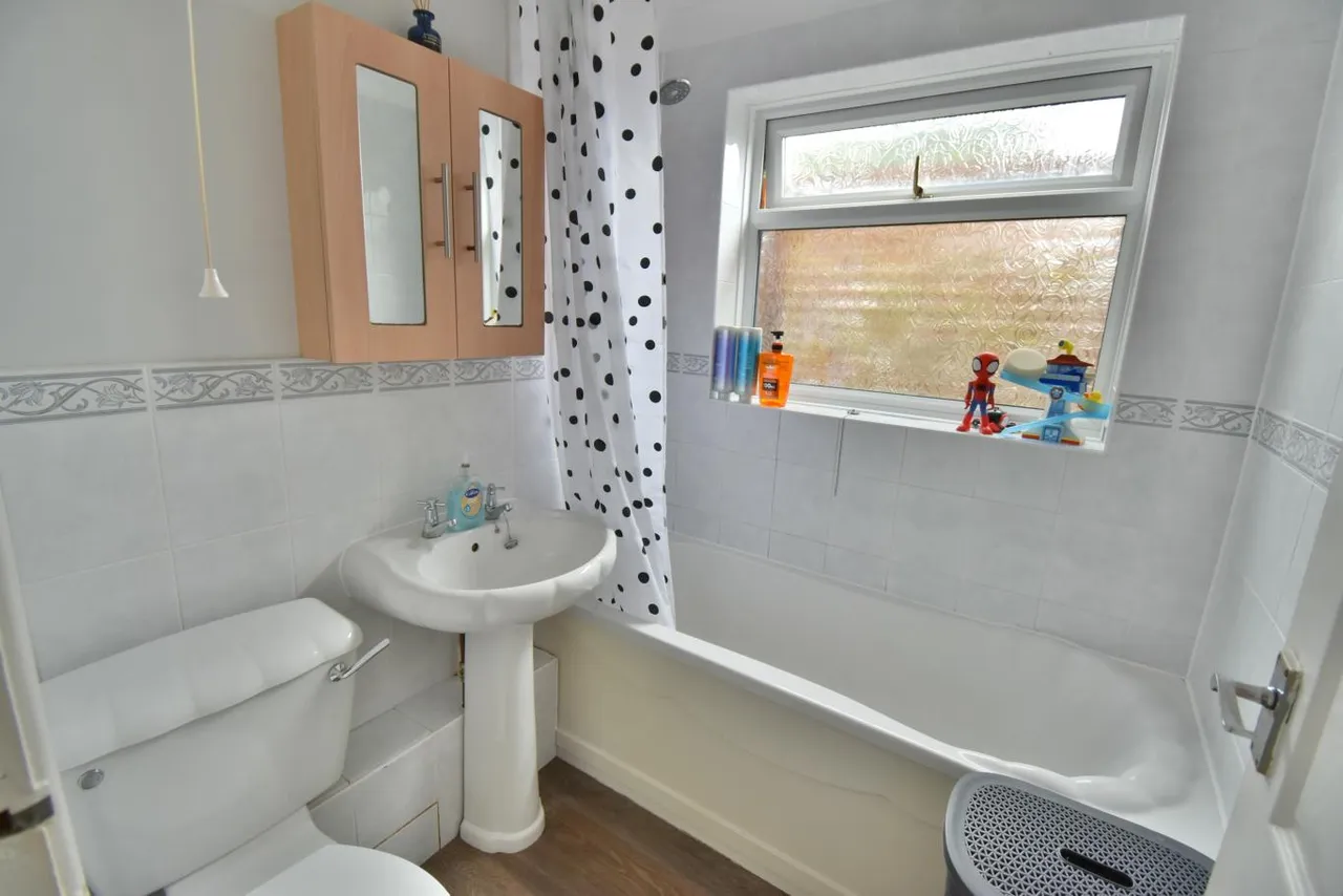 Ryan Gardens, BH11, photo 13