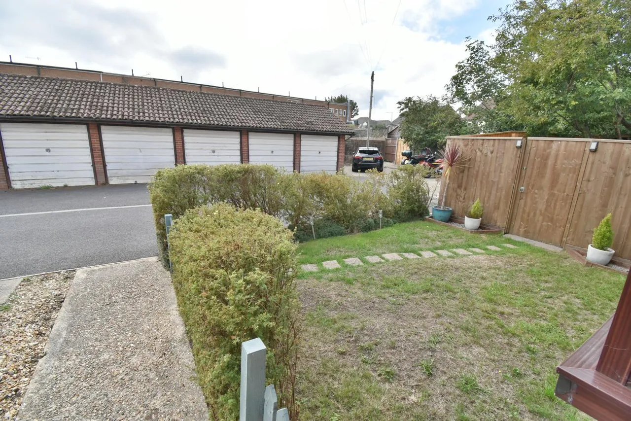 Ryan Gardens, BH11, photo 16