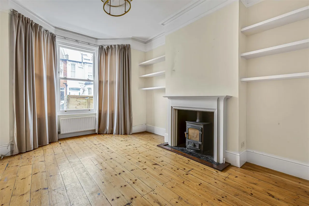 2 bed flat to rent, Beechcroft Road, East Sheen, SW14