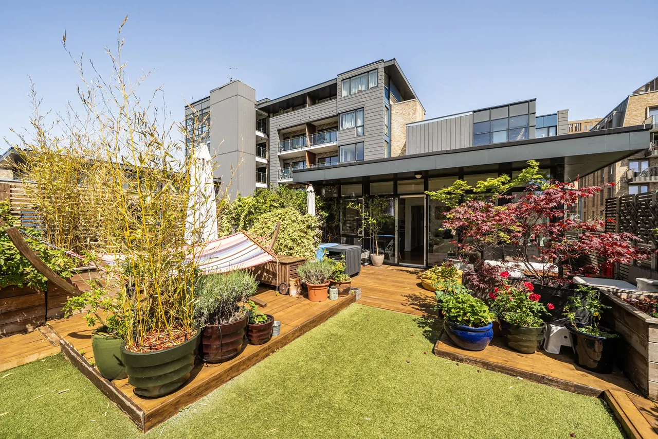 2 bed flat for sale — 79 Roffo Court, Boundary Lane, London