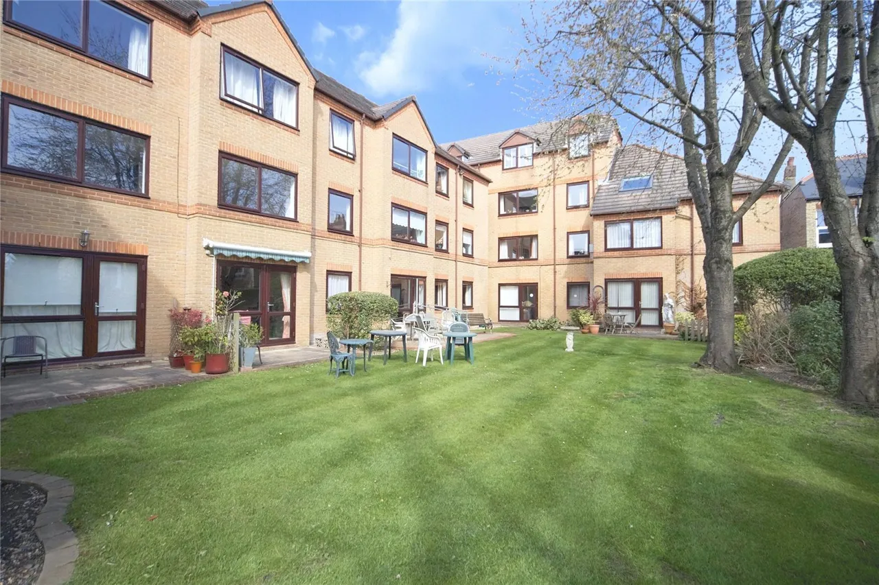 Friern Park, London, N12, photo 14