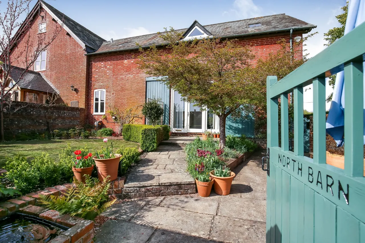 3 bed property for sale — Bishopstone, Salisbury, Wiltshire, SP5 4AS