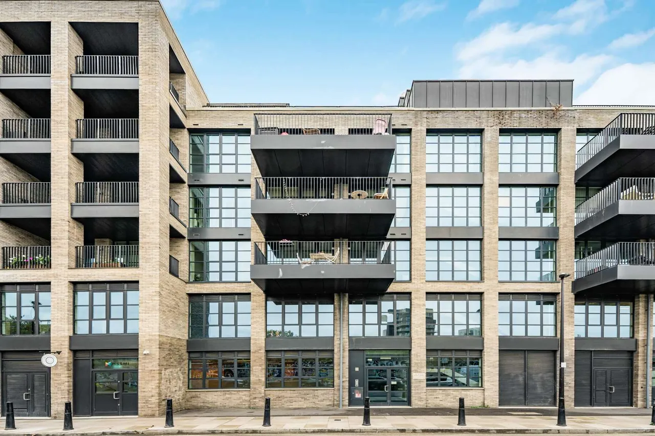 1 bed flat for sale, White Post Lane, London, E9