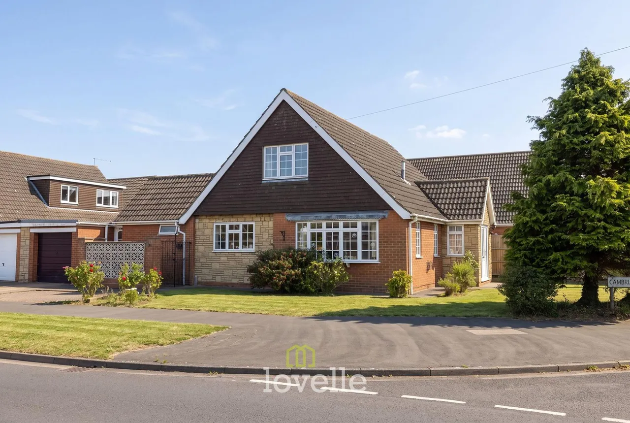 4 bed house for sale, Carmen Crescent, Holton-Le-Clay, DN36