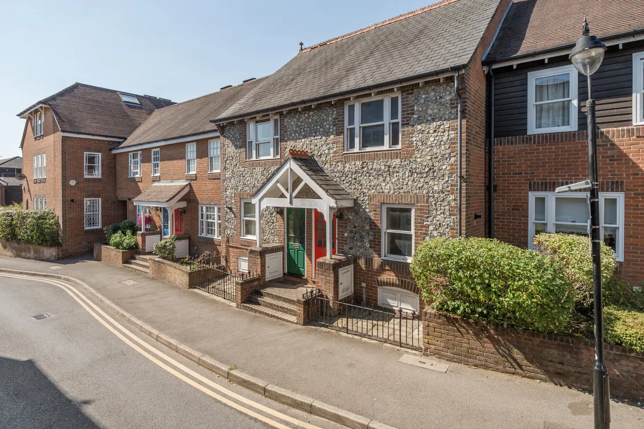 2 bed house for sale — St. Georges Mews Bear Lane, Farnham, GU9