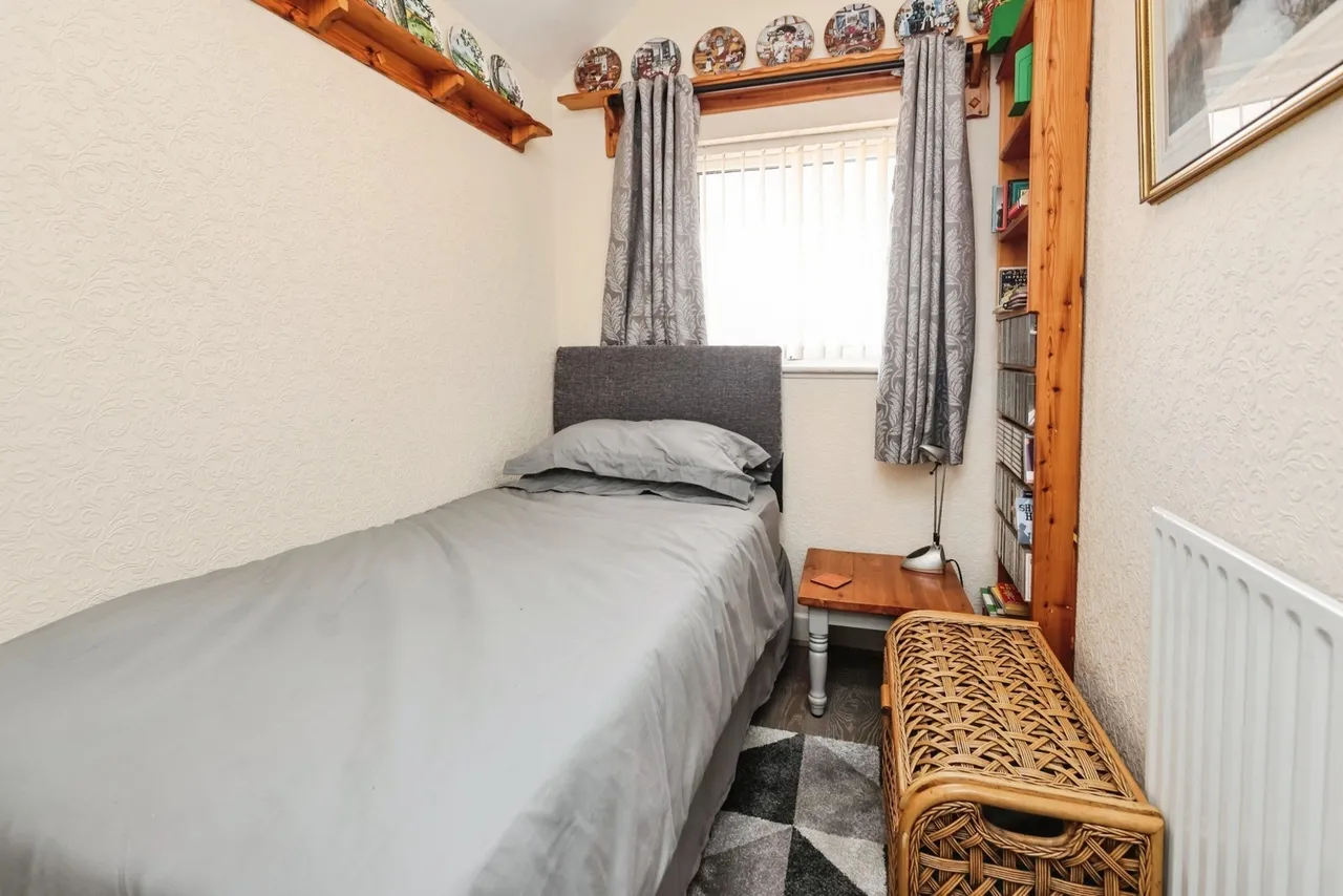 Warley Croft, Oldbury, B68, photo 13