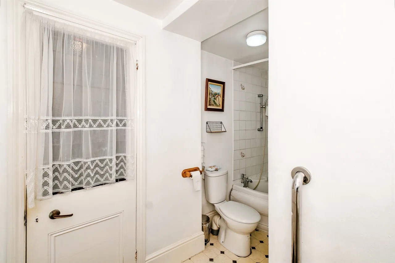 Bath Road, Worthing, BN11, photo 11
