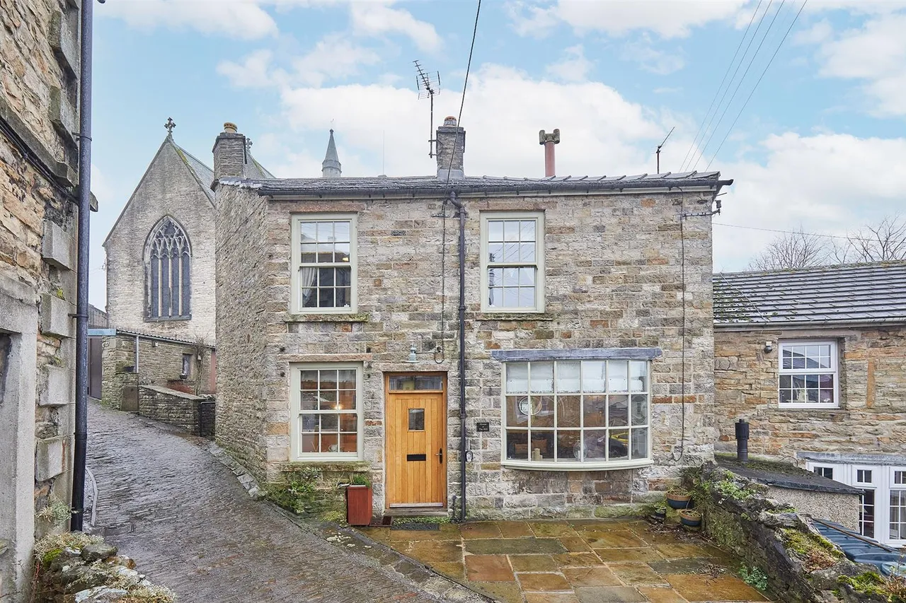 2 bed house for sale — The Hill, Hawes, DL8 3QP