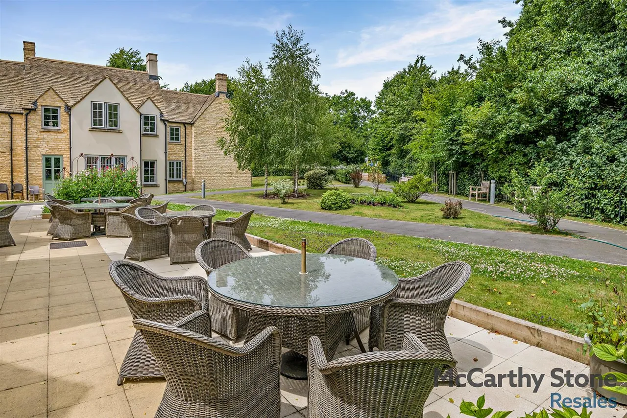 1 bed flat for sale, Fosseway, Stow on the Wold, GL54