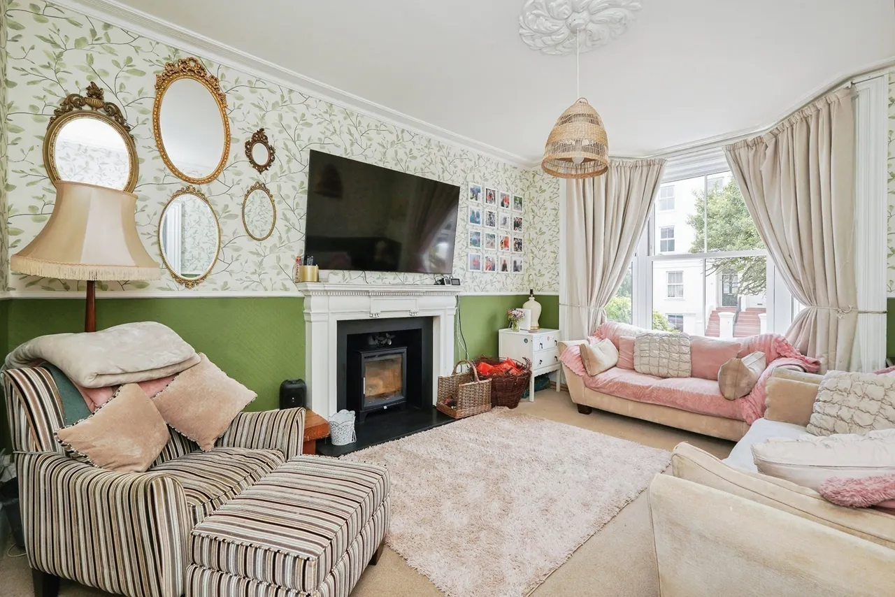 Effingham Crescent, Dover, Kent, CT17, photo 2