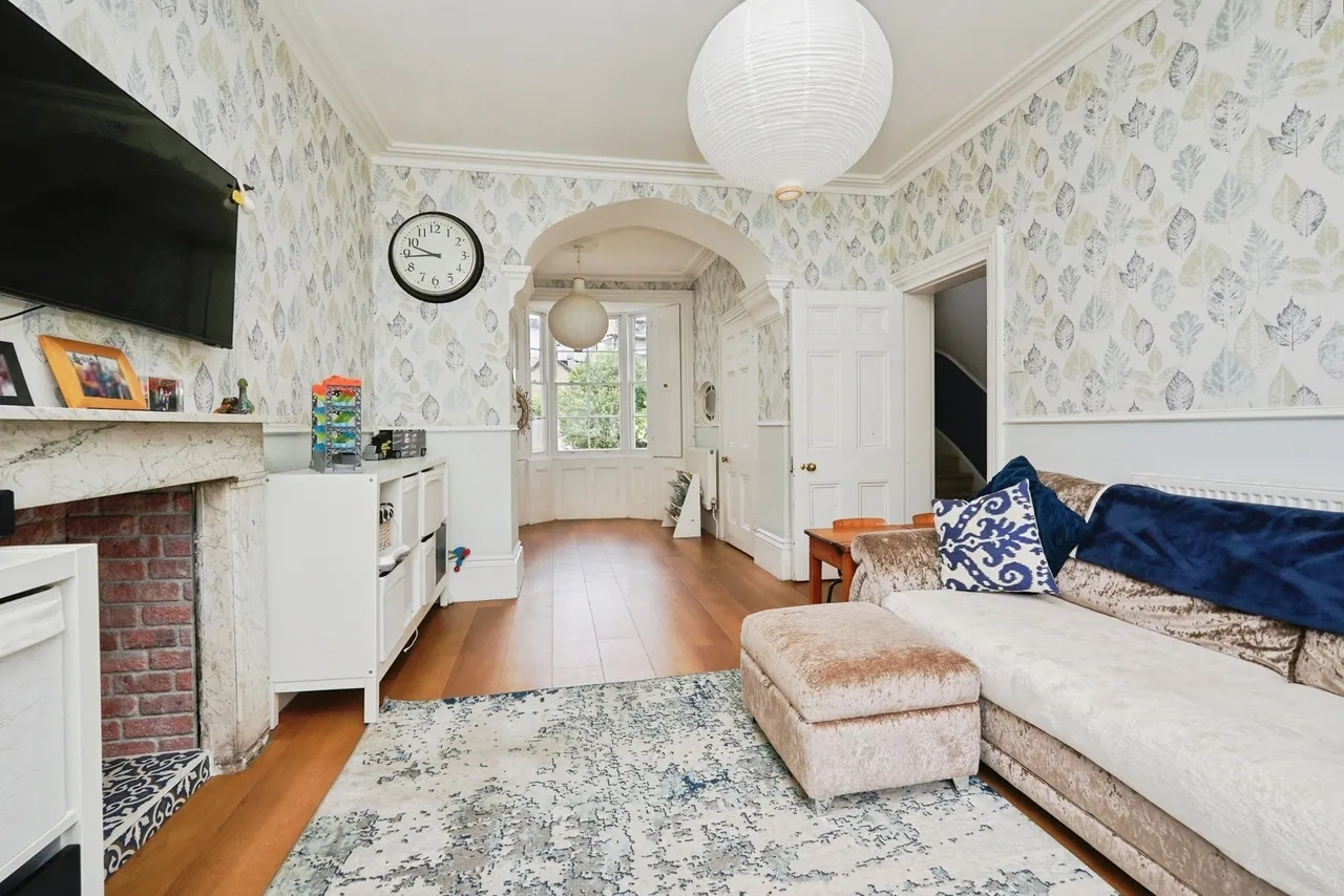 Effingham Crescent, Dover, Kent, CT17, photo 5