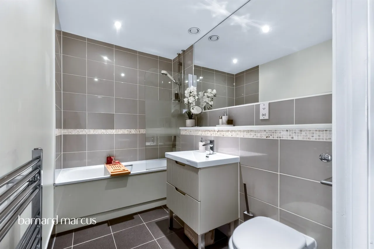 Kingston Road, Epsom, photo 6