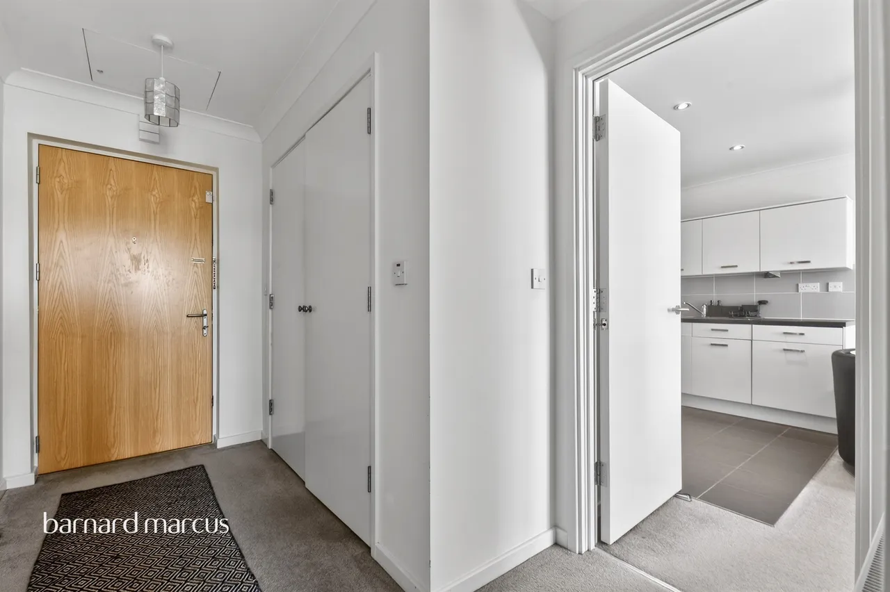 Kingston Road, Epsom, photo 4
