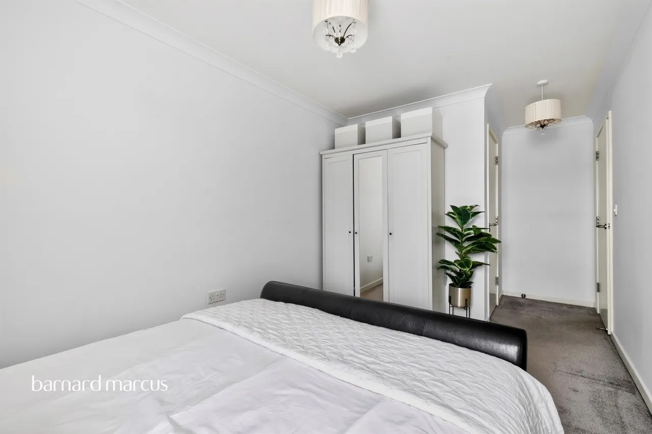 Kingston Road, Epsom, photo 9