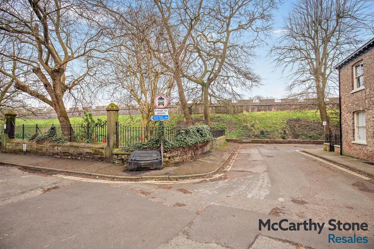 Bishophill Junior, York, YO1, photo 32
