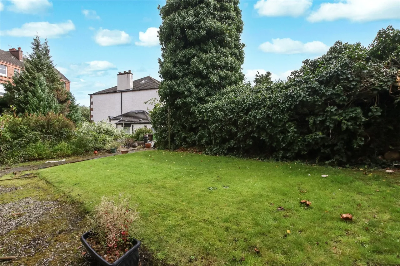Clarkston Road, Muirend, G44, photo 21