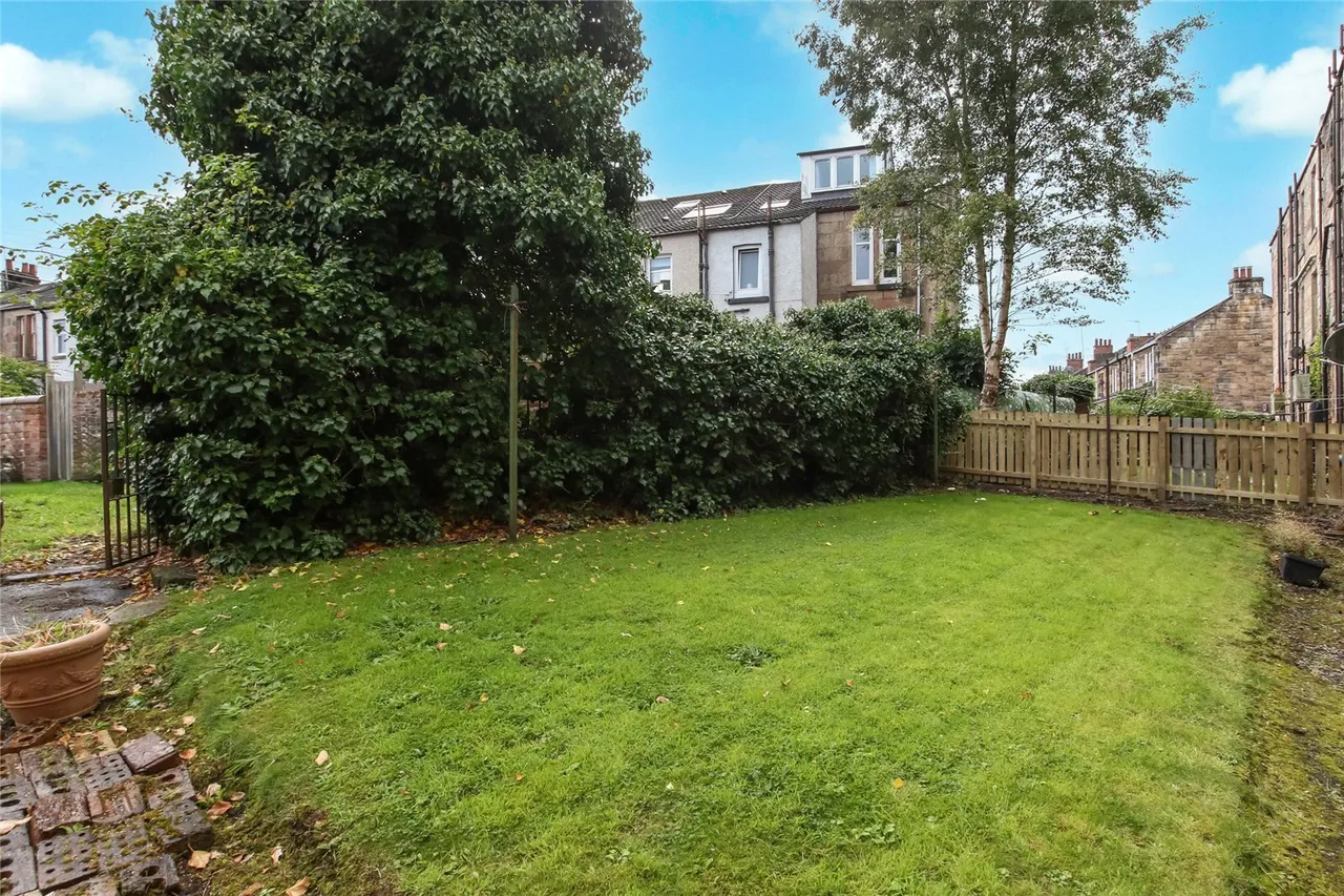 Clarkston Road, Muirend, G44, photo 20