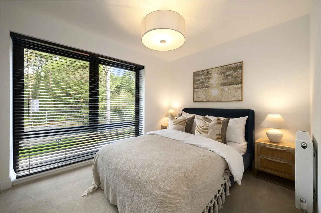 Shores Road, Woking, GU21, photo 7