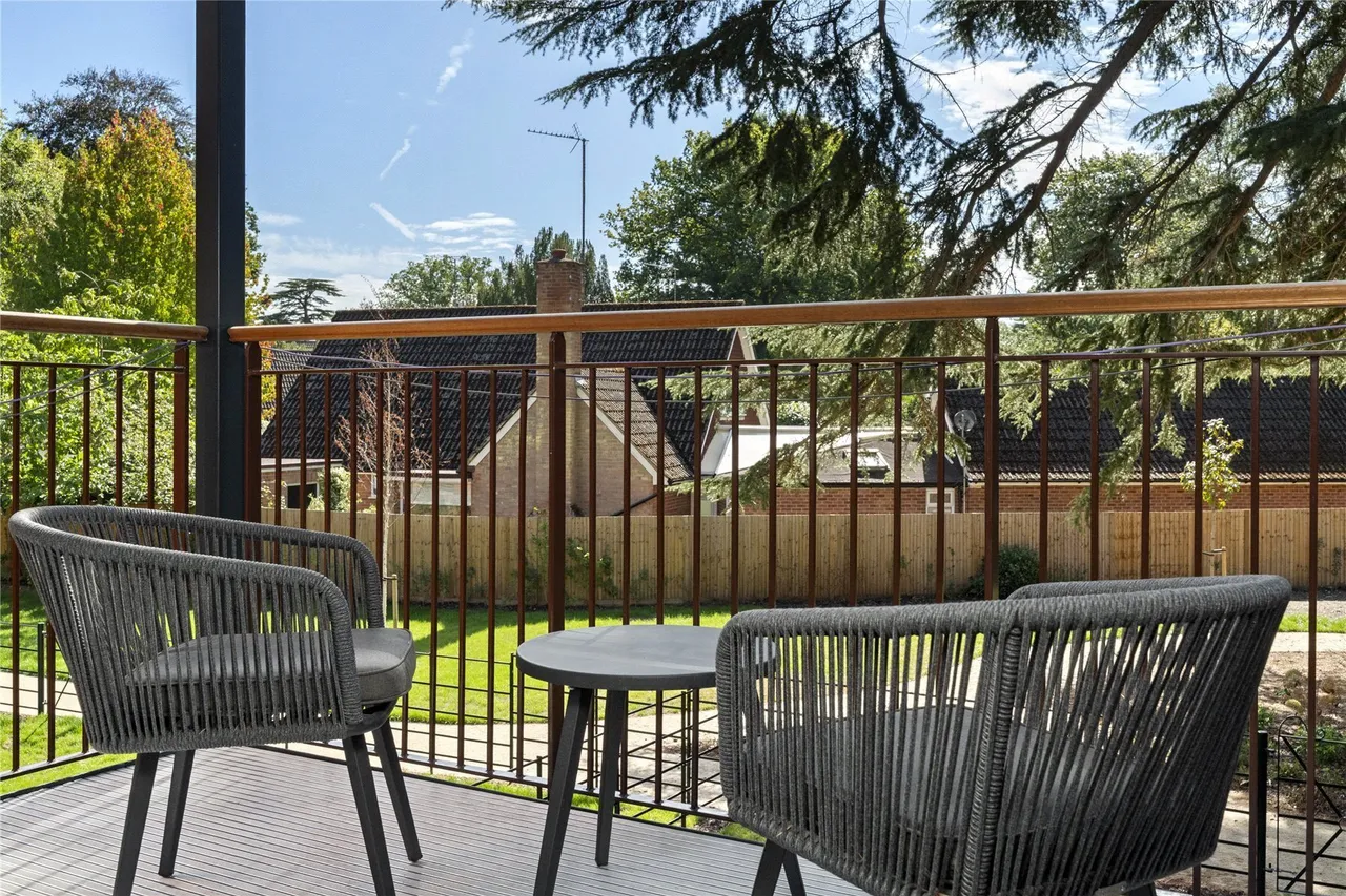 Shores Road, Woking, GU21, photo 5
