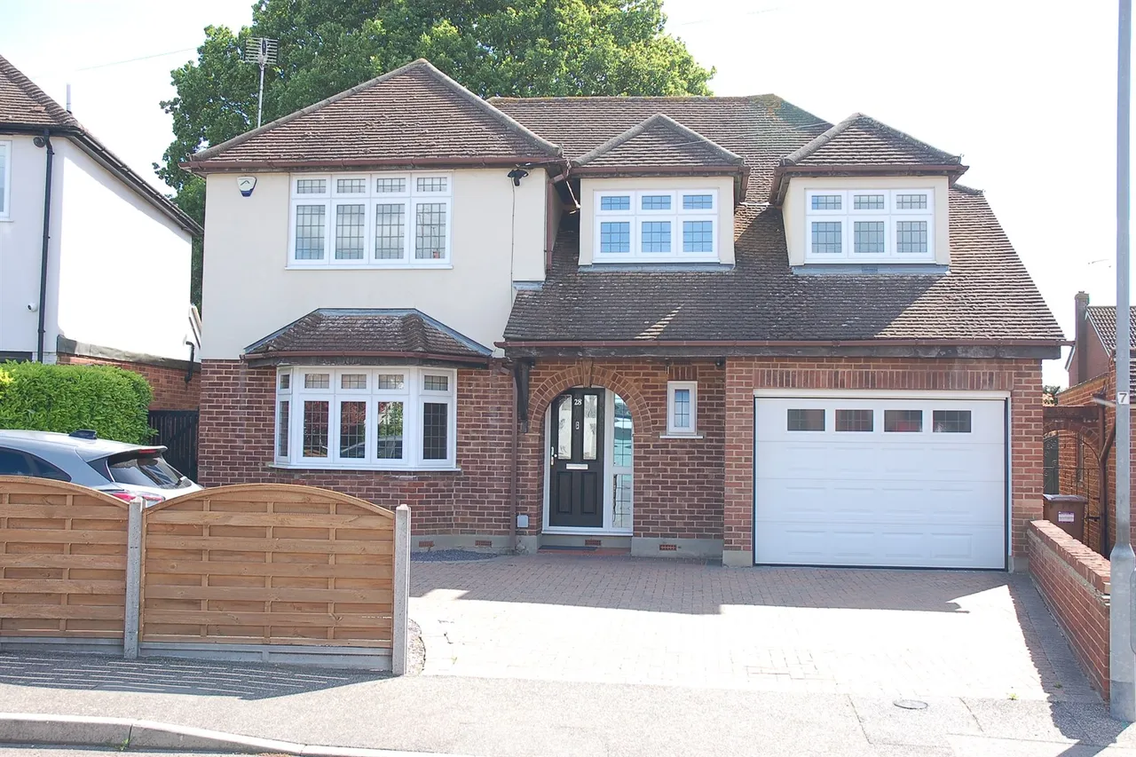 5 bed property for sale, Highfield Road, Chelmsford, CM1