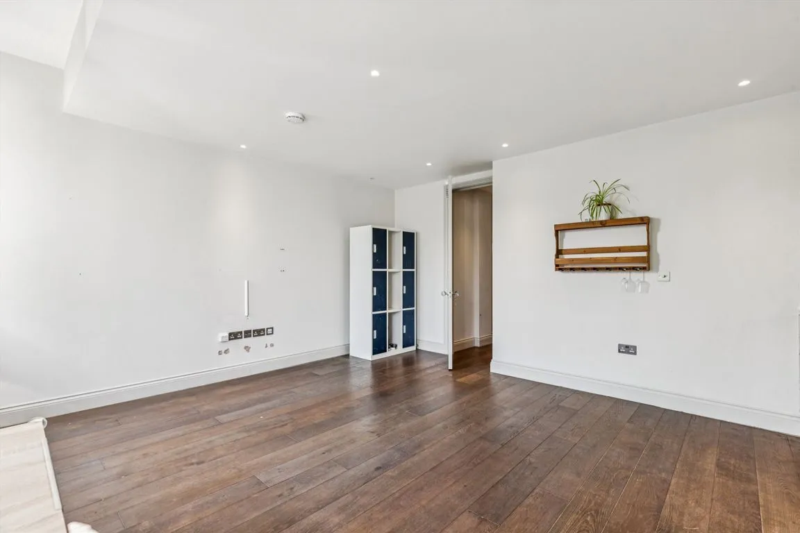 Willcott Road, W3, photo 8