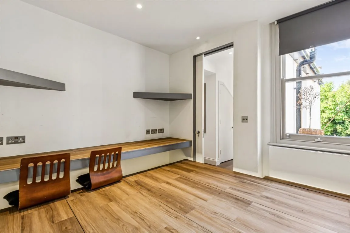Willcott Road, W3, photo 5