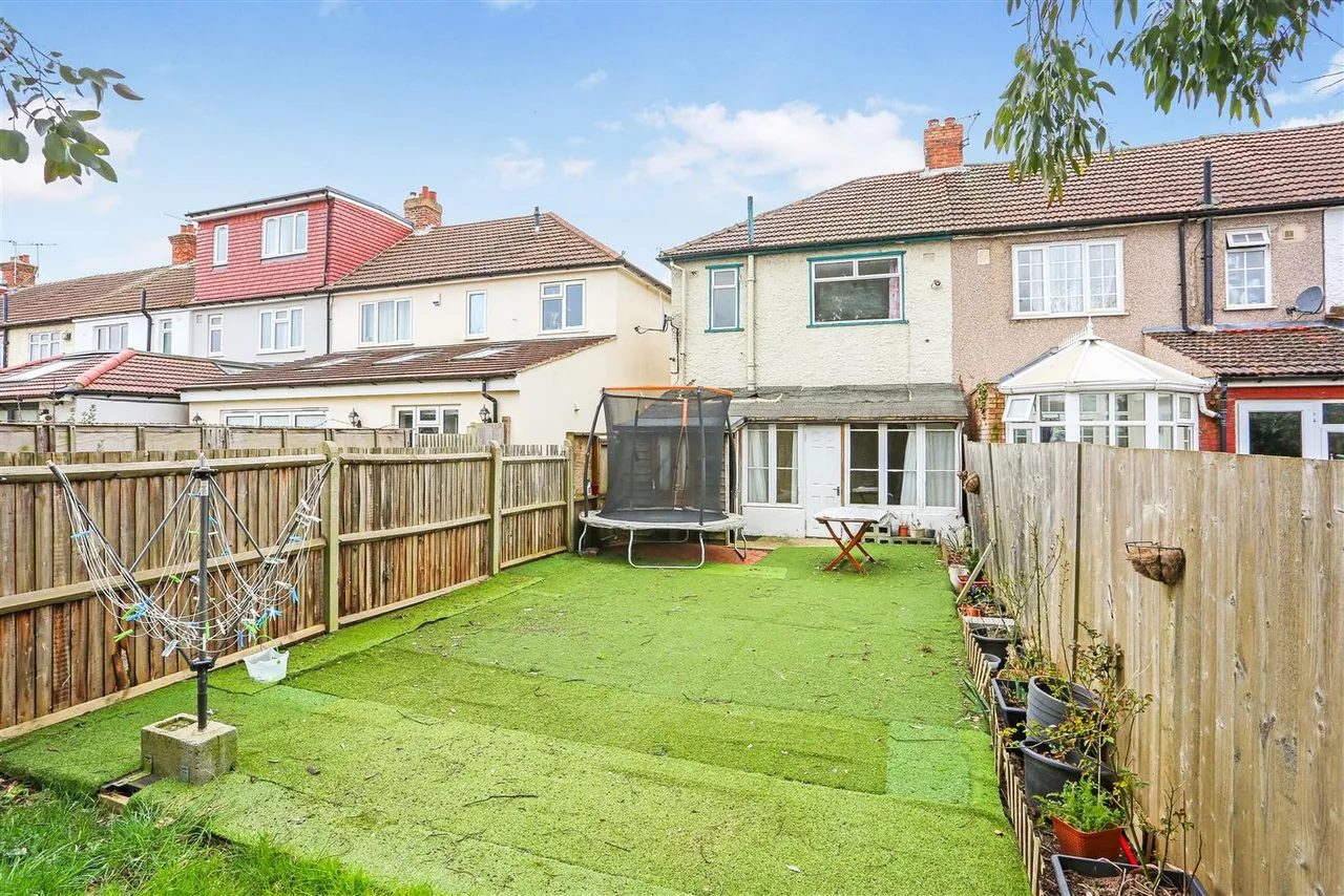 Cobham Avenue, New Malden, KT3 6EP, photo 2