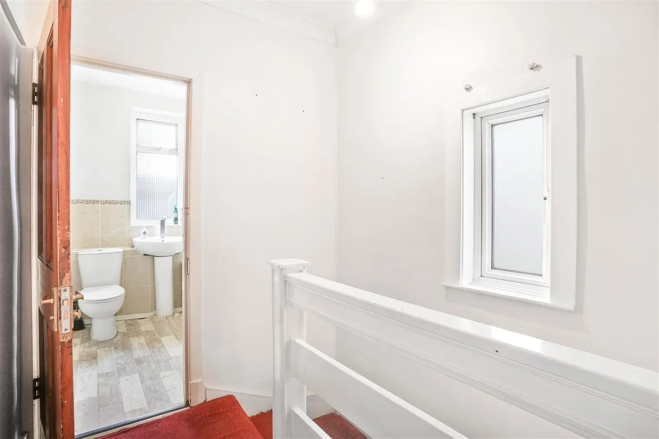 Cobham Avenue, New Malden, KT3 6EP, photo 12