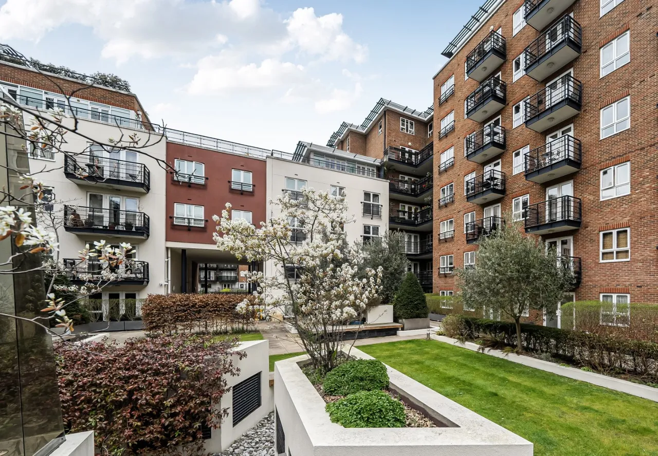 2 bed flat for sale — Royal Quarter, Seven Kings Way, Kingston upon Thames, KT2