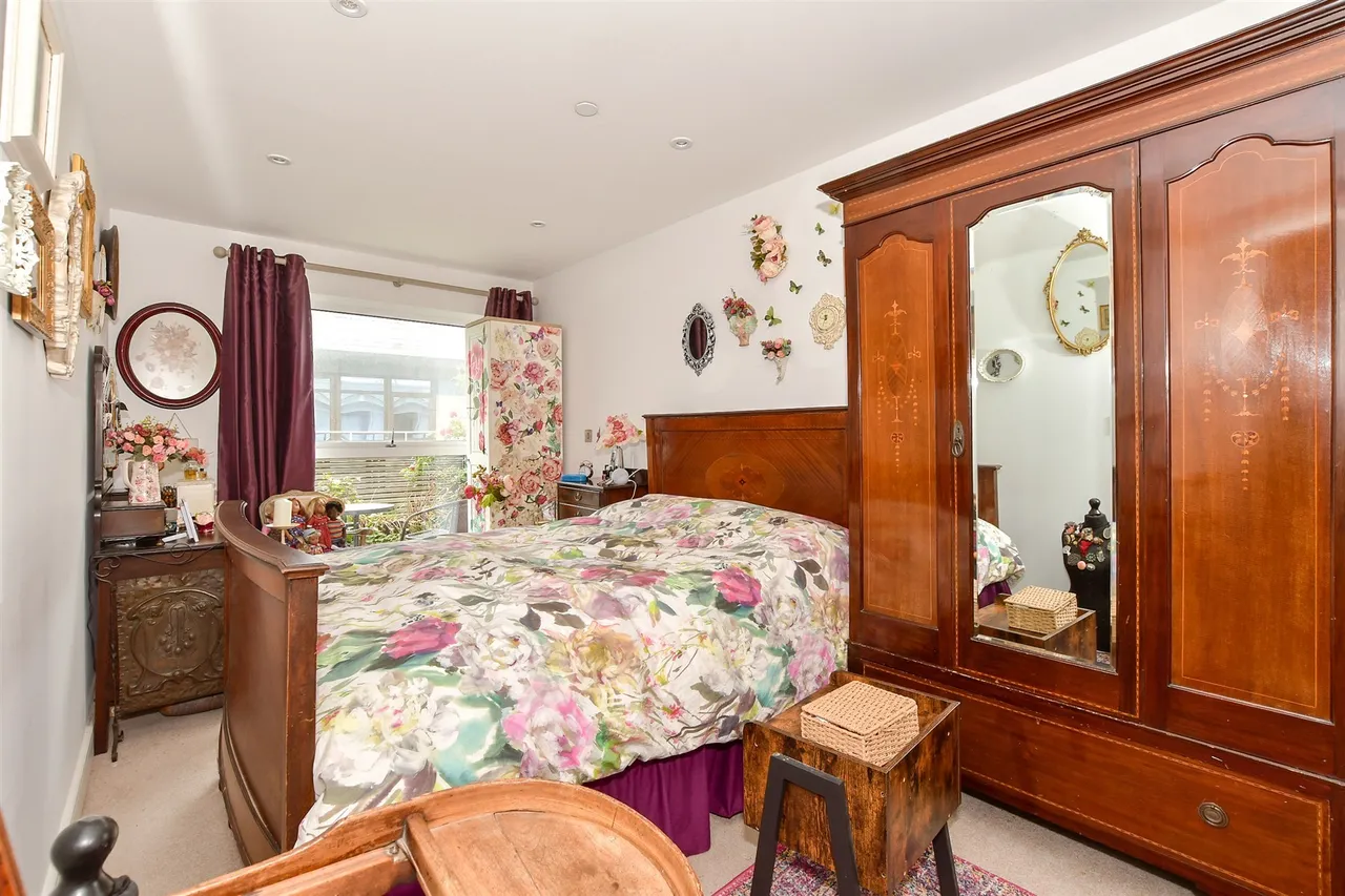 Chart Way, Horsham, RH12, photo 5
