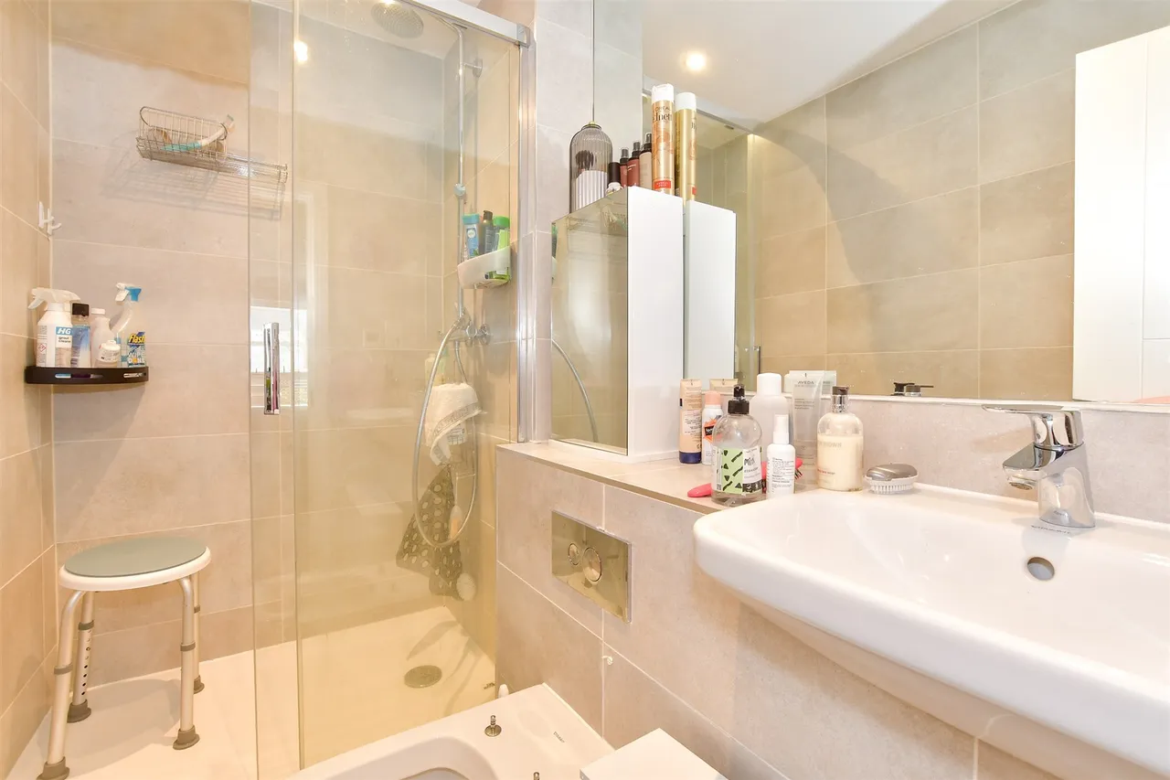 Chart Way, Horsham, RH12, photo 6