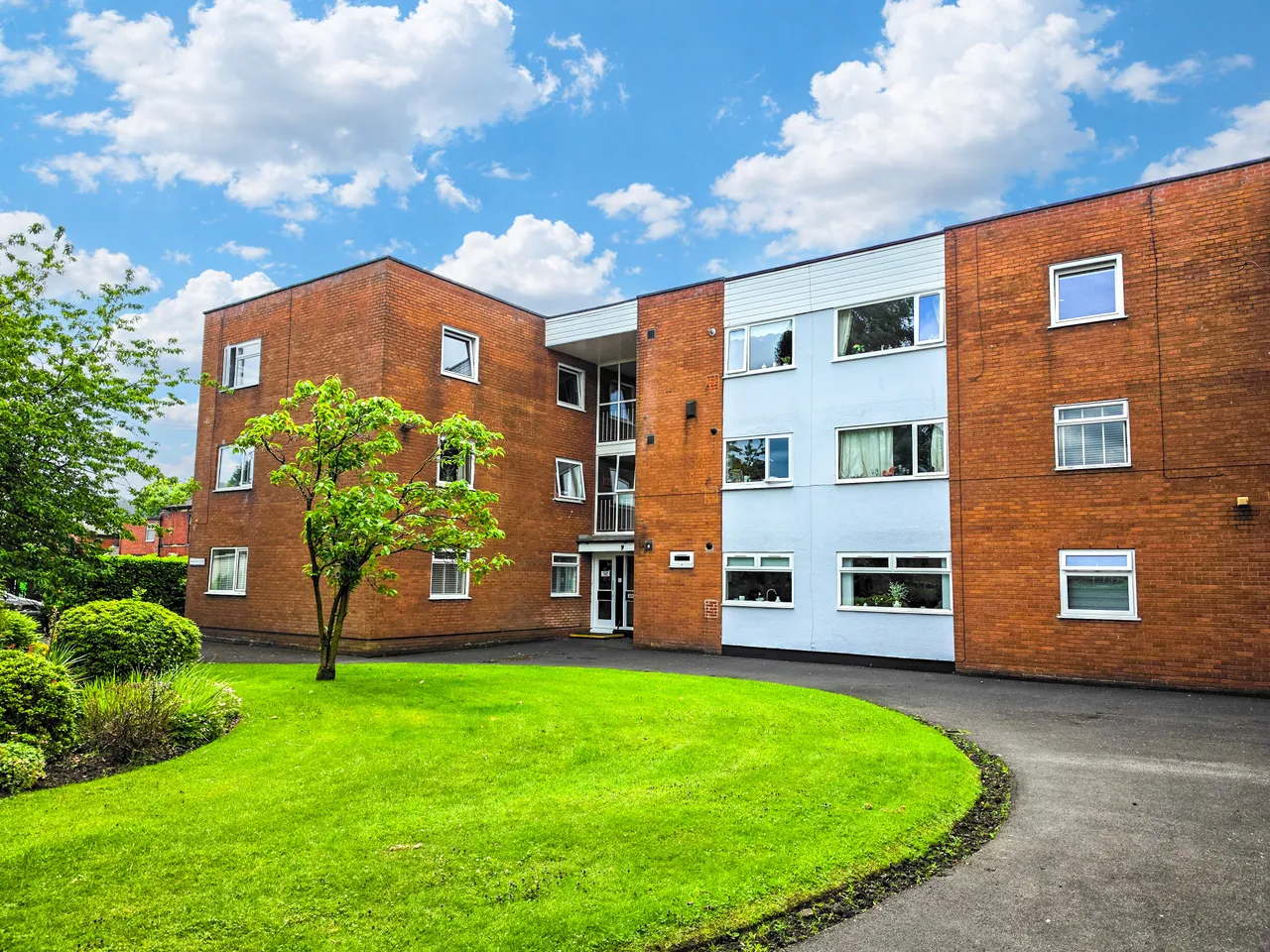 2 bed flat for sale — Wellington Court, Bolton Road, Bury, BL8 2PP