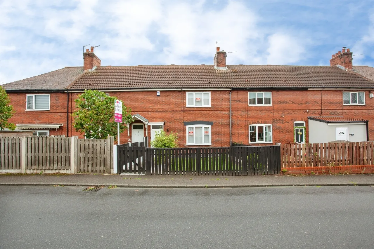 3 bed house for sale — Newstead Drive, Fitzwilliam, Pontefract
