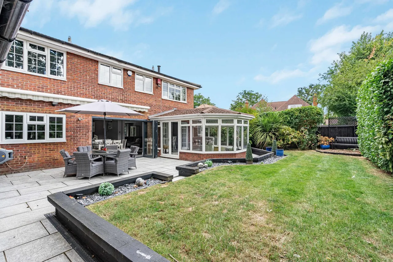 East Gardens, Woking, GU22, photo 5