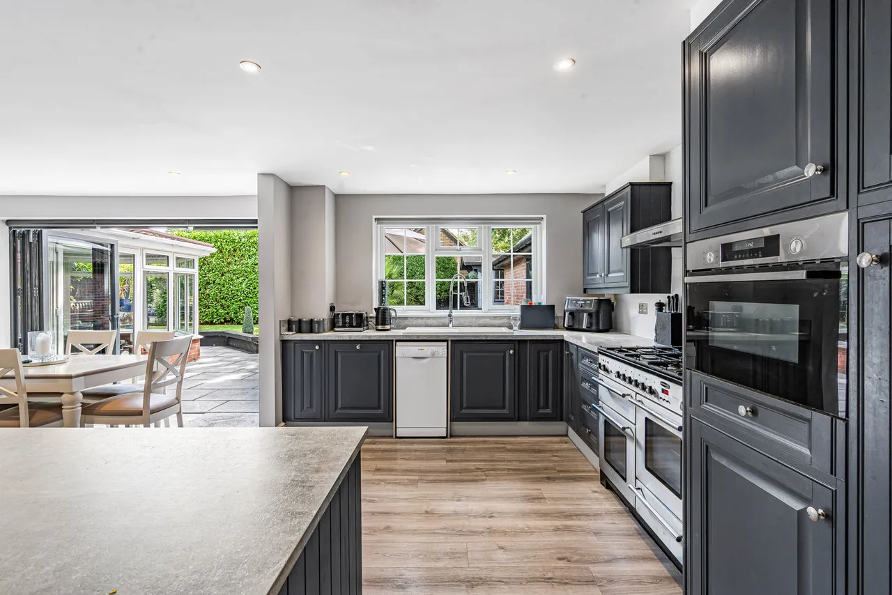 East Gardens, Woking, GU22, photo 6