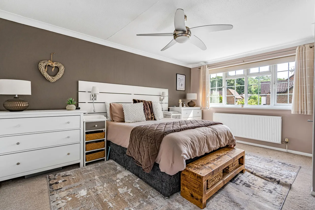 East Gardens, Woking, GU22, photo 4