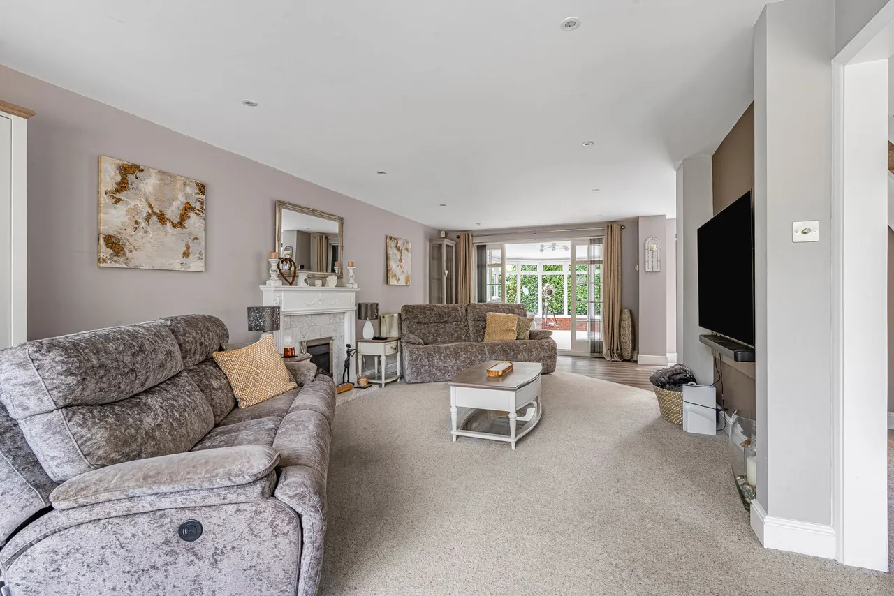 East Gardens, Woking, GU22, photo 2