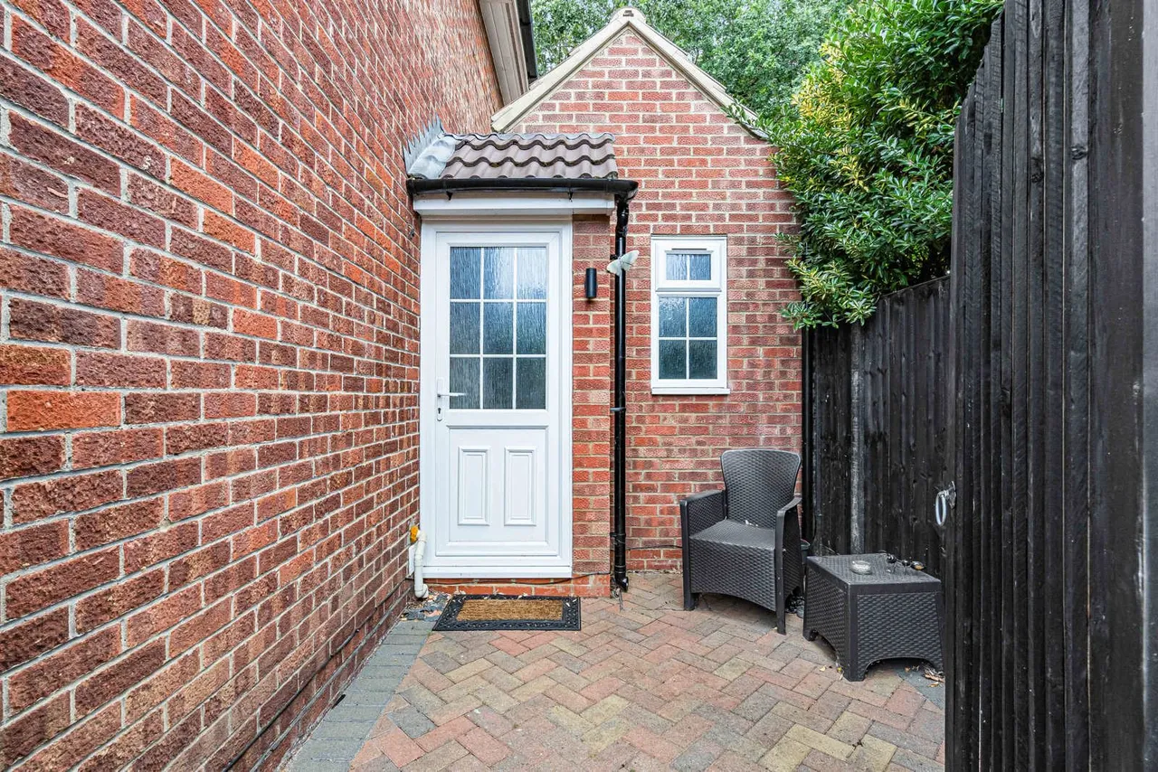 East Gardens, Woking, GU22, photo 35