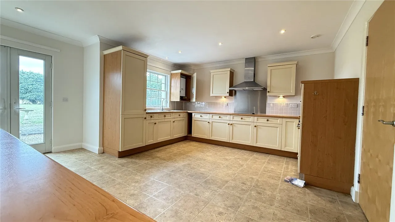 Arundel Wing, Tortington Manor, BN18, photo 7