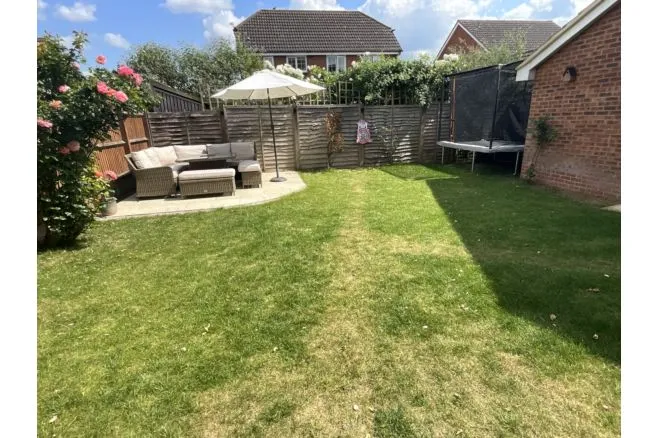 Nicolson Drive, Leighton Buzzard, photo 2