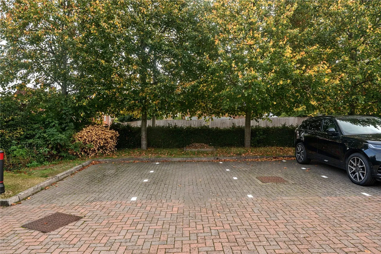 Salisbury Road, Marlborough, SN8, photo 8