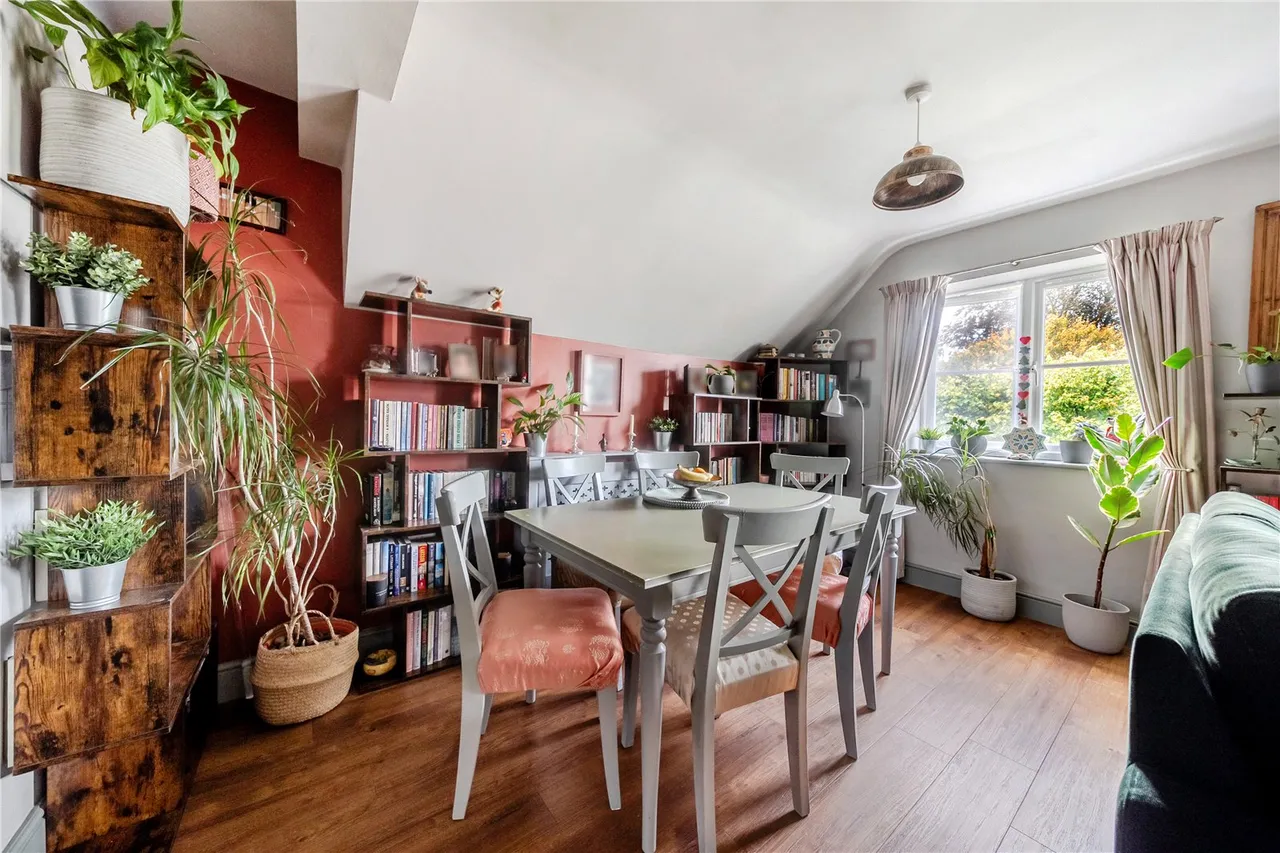 Salisbury Road, Marlborough, SN8, photo 5