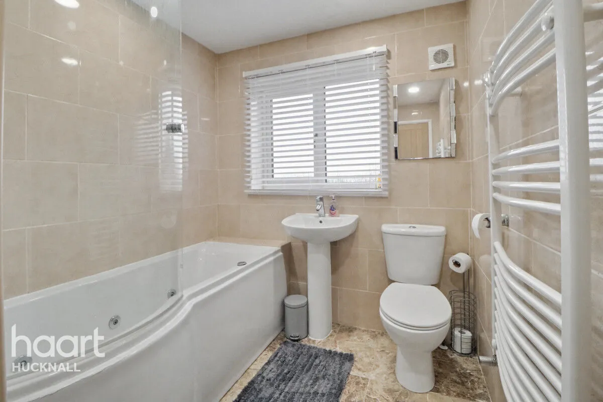 Church Lane, Nottingham, NG15, photo 13