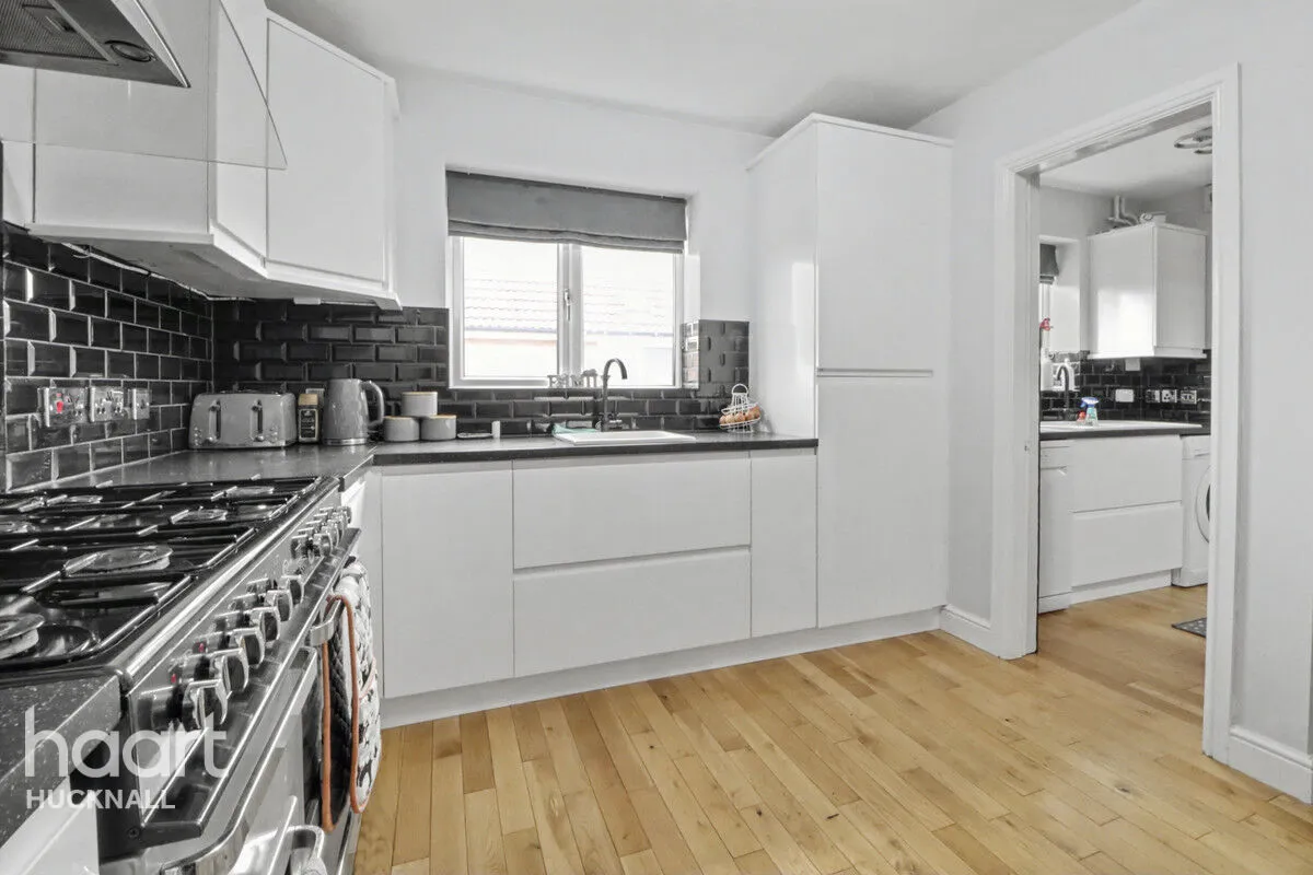 Church Lane, Nottingham, NG15, photo 5
