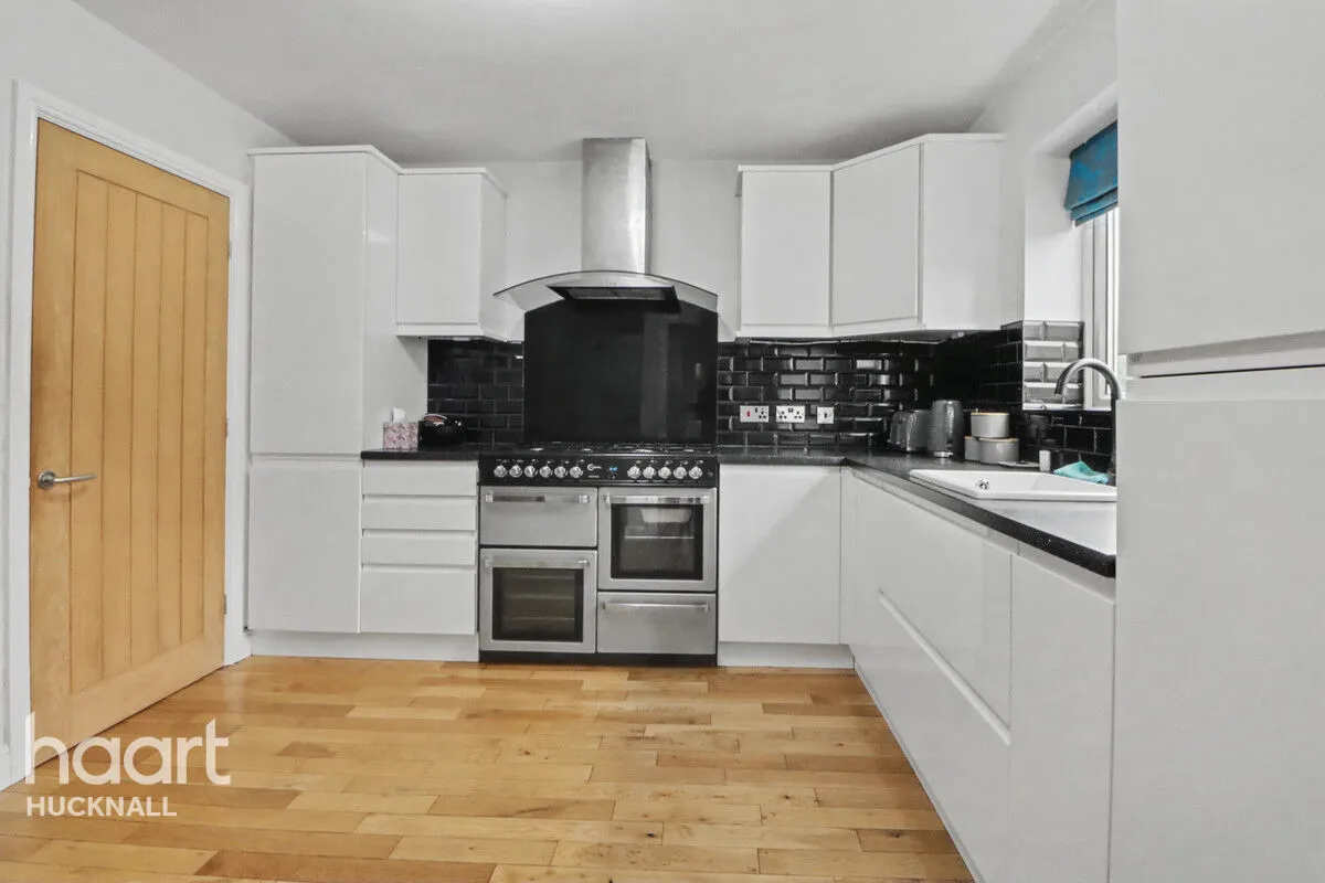 Church Lane, Nottingham, NG15, photo 4