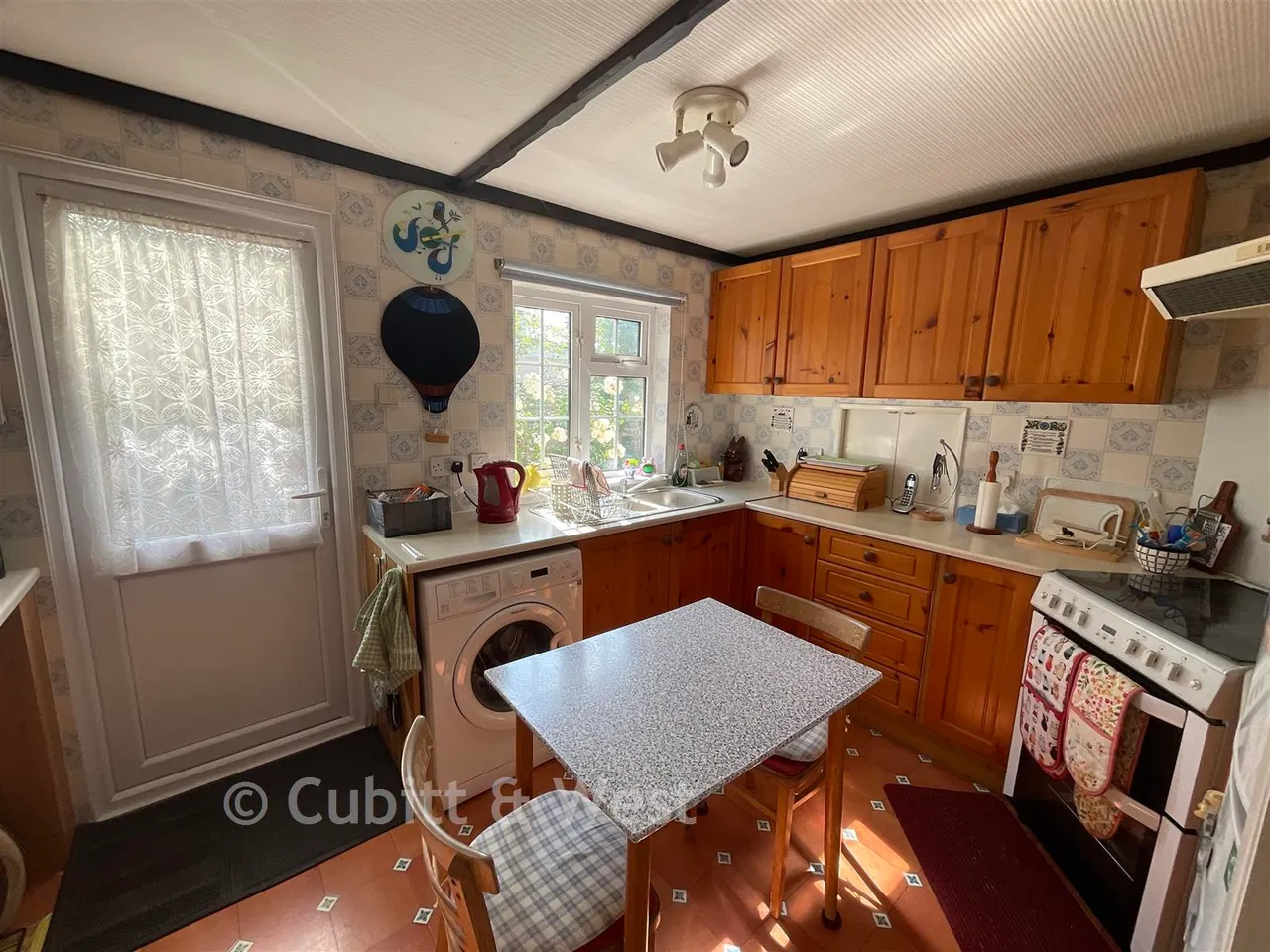 Chestnut Drive, Broadway Park, GU31, photo 4